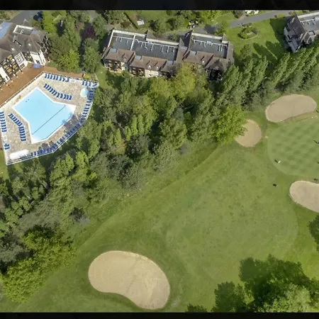 Parking Privee, Piscine Chauffee Et 2 Balcons Vu Golf De شقة