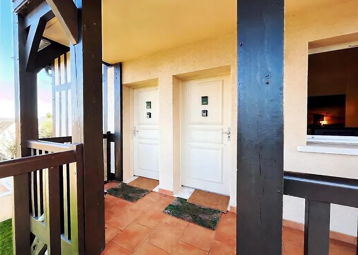 Parking Privee, Piscine Chauffee Et 2 Balcons Vu Golf De Appartement *