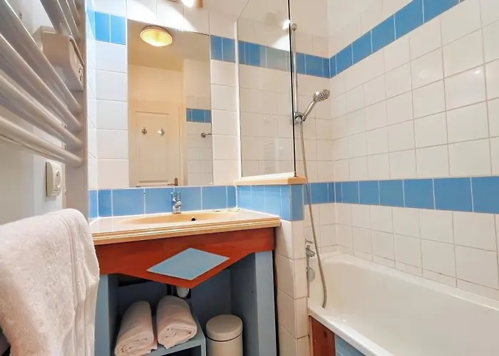 Parking Privee, Piscine Chauffee Et 2 Balcons Vu Golf De