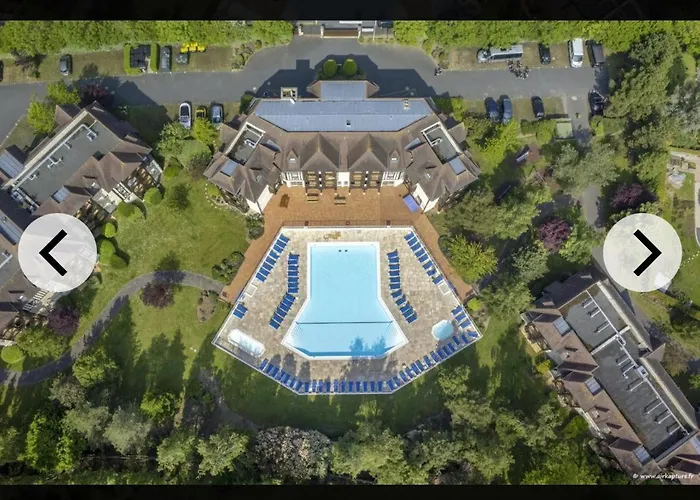 Parking Privee, Piscine Chauffee Et 2 Balcons Vu Golf De *